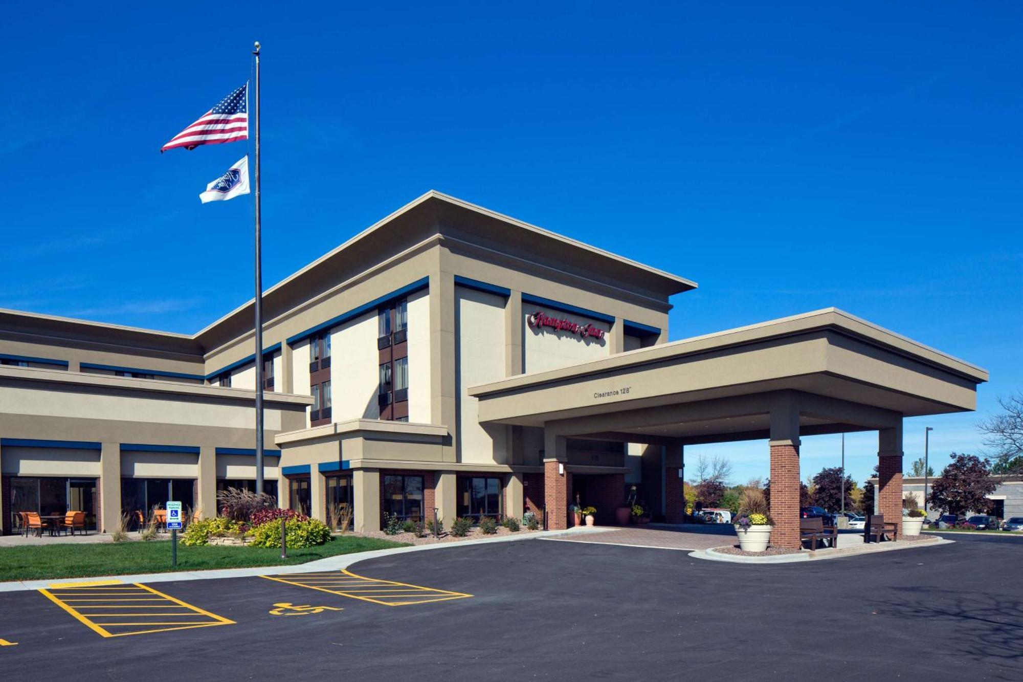 Hampton Inn Milwaukee Brookfield Bagian luar foto