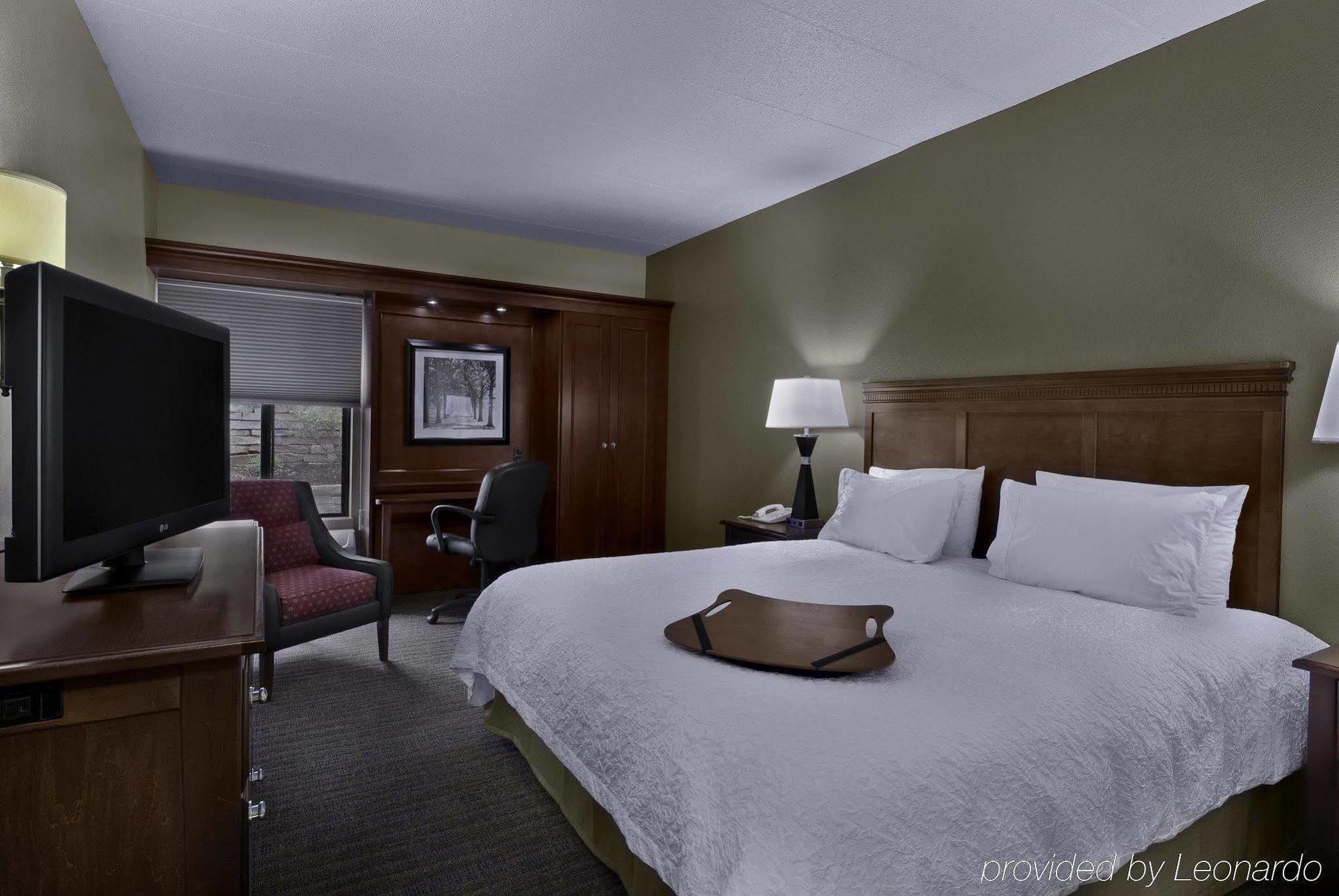 Hampton Inn Milwaukee Brookfield Bagian luar foto