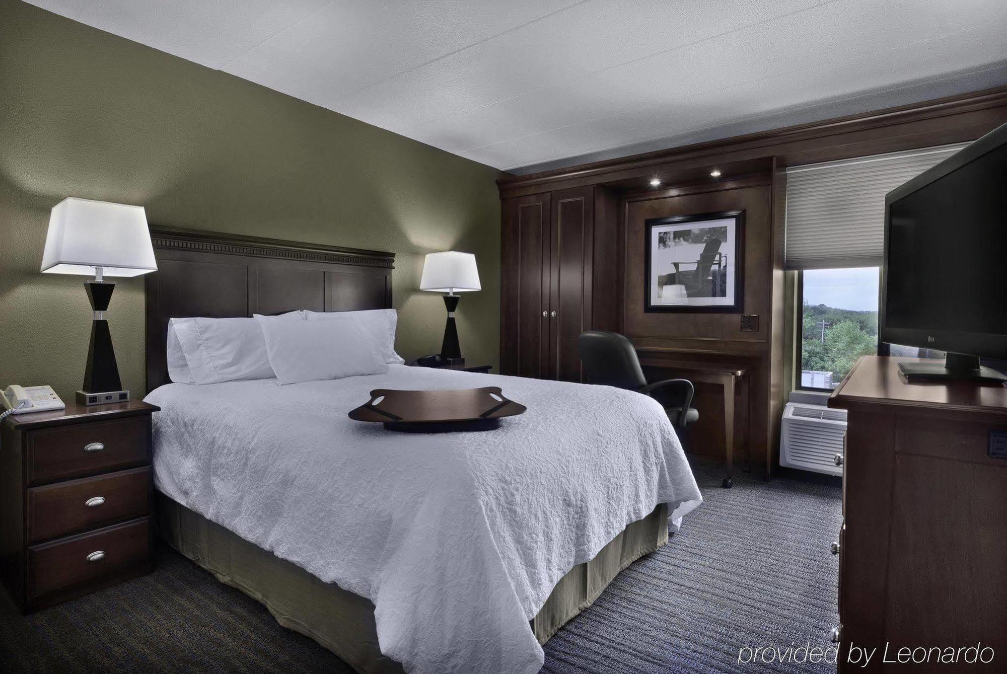 Hampton Inn Milwaukee Brookfield Bagian luar foto